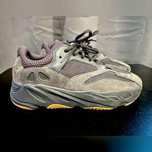 Adidas Yeezy Boost 700 ‘Utility Black’ FV5304 Men’s 10.5